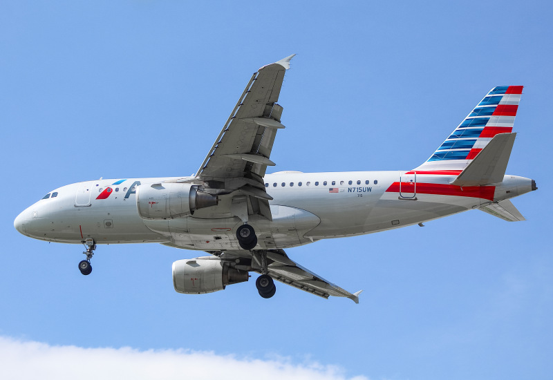 Photo of N715UW - American Airlines Airbus A319 at ORD on AeroXplorer Aviation Database