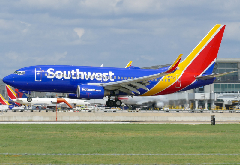 Photo of N425LV - Southwest Airlines Boeing 737-700 at AUS on AeroXplorer Aviation Database