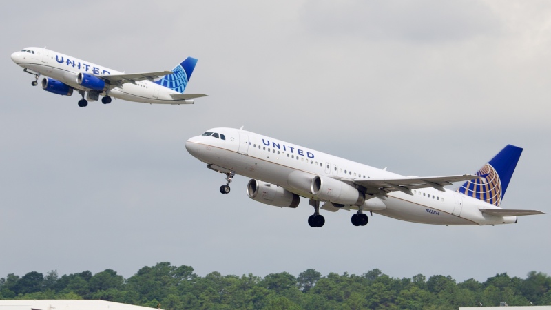 Photo of N421UA - United Airlines Airbus A320 at IAH on AeroXplorer Aviation Database