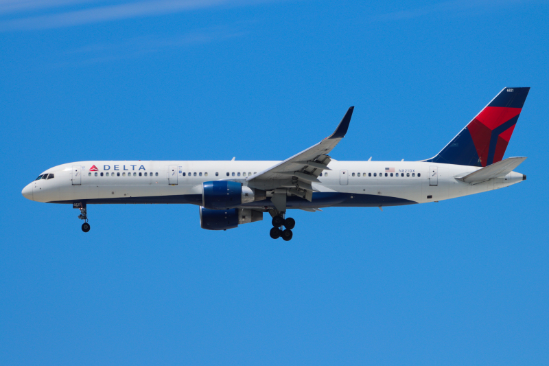 Photo of N821DX - Delta Airlines Boeing 757-200 at MCI on AeroXplorer Aviation Database