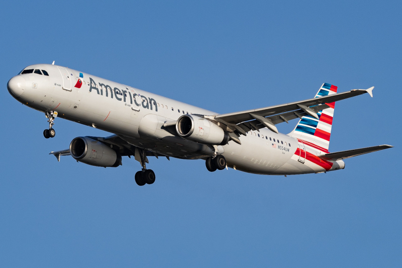Photo of N554UW - American Airlines Airbus A321-200 at TPA on AeroXplorer Aviation Database