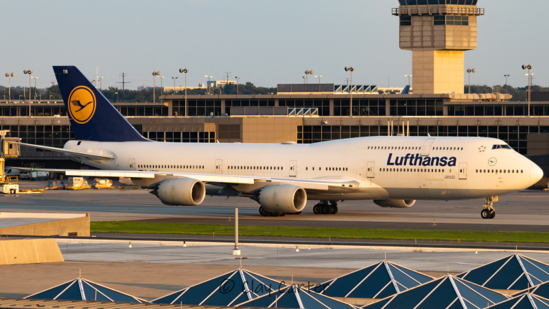 Photo of D-ABYN - Lufthansa Boeing 747-8i at IAD on AeroXplorer Aviation Database