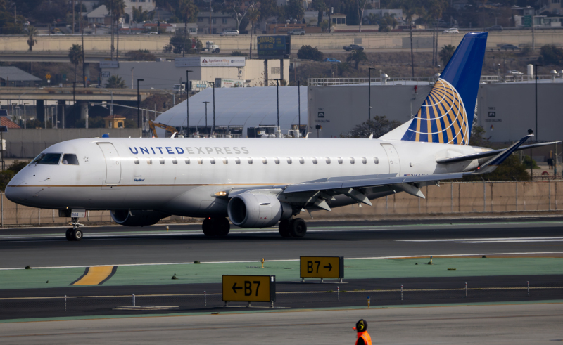 Photo of N604UX - United Airlines Embraer E175 at SAN on AeroXplorer Aviation Database