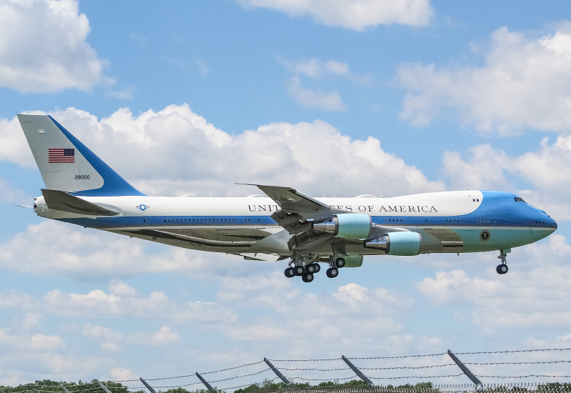 Photo of 92-8000 - USAF - United States Air Force Boeing VC-25A at GRB on AeroXplorer Aviation Database