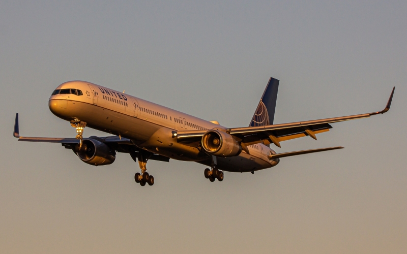 Photo of N77871 - United Airlines Boeing 757-300 at CMH on AeroXplorer Aviation Database