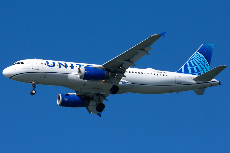 Photo of N449UA - United Airlines Airbus A320 at SFO on AeroXplorer Aviation Database