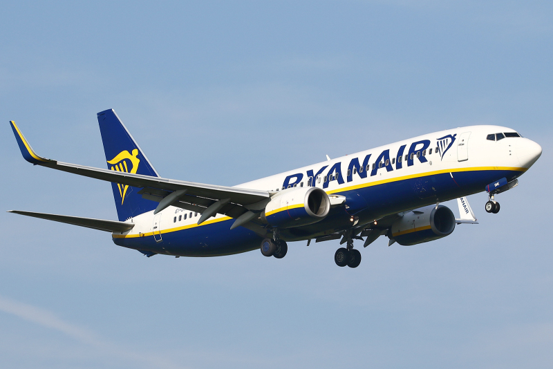 Photo of EI-DHE - Ryanair Boeing 737-800 at EIN on AeroXplorer Aviation Database