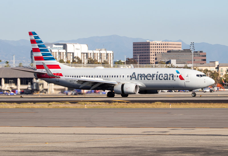 Photo of N357PV - American Airlines Boeing 737-800 at SNA on AeroXplorer Aviation Database