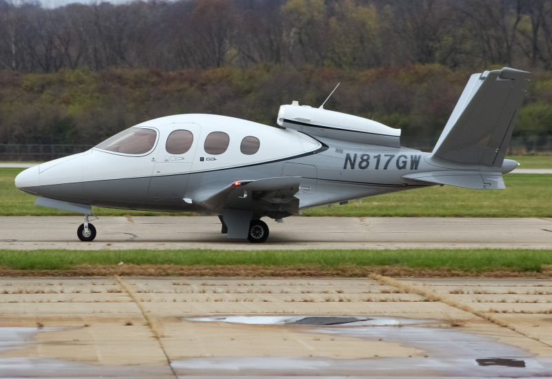 Photo of N817GW - PRIVATE  Cirrus Vision Jet at LUK on AeroXplorer Aviation Database