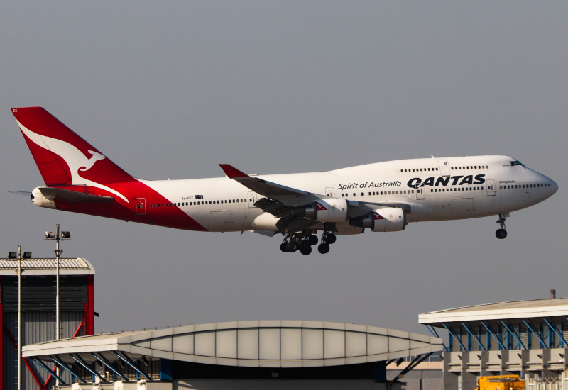 Photo of VH-OEE - Qantas Airways Boeing 747-400ER at HKG on AeroXplorer Aviation Database