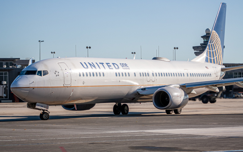 Photo of N69818 - United Airlines Boeing 737-900ER at IAD on AeroXplorer Aviation Database
