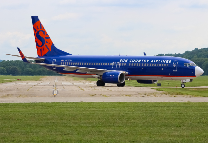 Photo of N827SY - Sun Country Airlines Boeing 737-800 at LUK on AeroXplorer Aviation Database