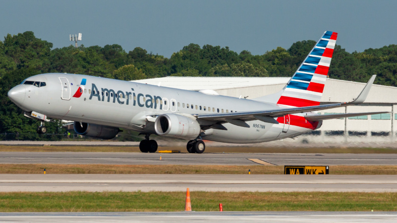 Photo of N967NN - American Airlines Boeing 737-800 at IAH on AeroXplorer Aviation Database