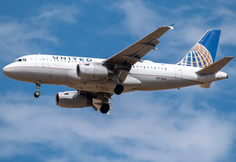 Photo of N811UA - United Airlines Airbus A319 at DEN on AeroXplorer Aviation Database
