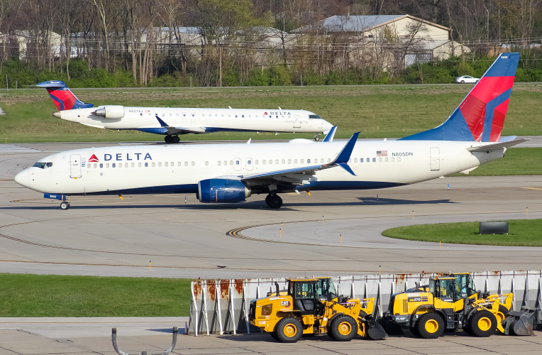 Photo of N805DN - Delta Airlines Boeing 737-900ER at CVG on AeroXplorer Aviation Database