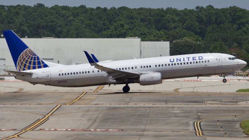 Photo of N37437 - United Airlines Boeing 737-900ER at IAH on AeroXplorer Aviation Database