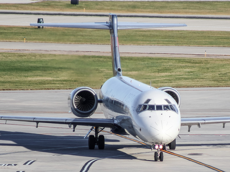 Photo of N996AT - Delta Airlines Boeing 717-200 at MKE on AeroXplorer Aviation Database