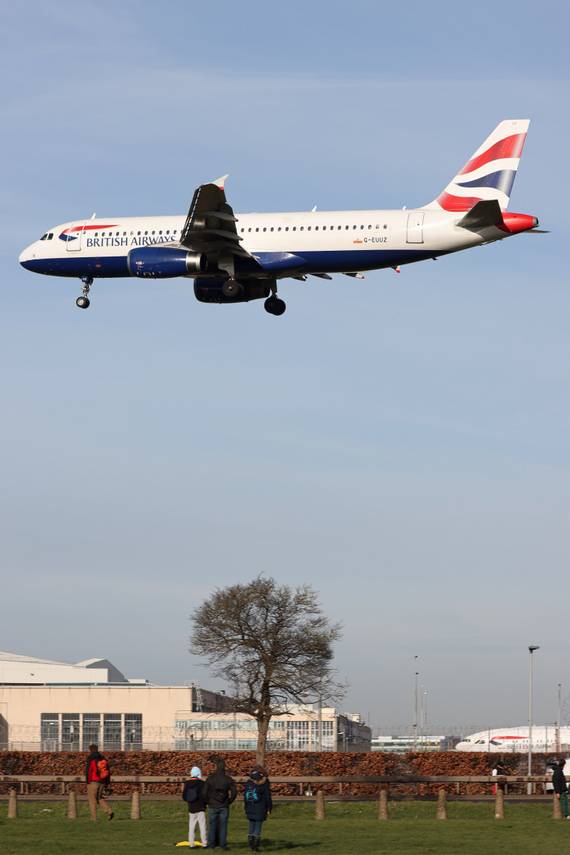 Photo of G-EUUZ - British Airways Airbus A320 at LHR on AeroXplorer Aviation Database