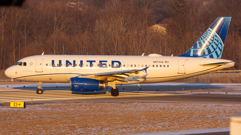 Photo of N873UA - United Airlines Airbus A320 at CMH on AeroXplorer Aviation Database