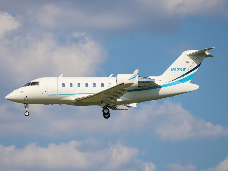 Photo of N679W - PRIVATE Bombardier Challenger 650 at BWI on AeroXplorer Aviation Database