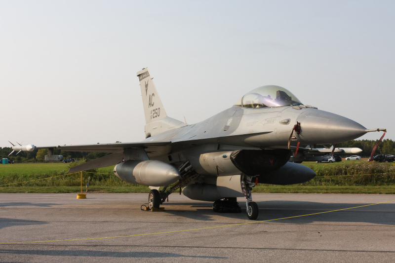 Photo of 87-0250 - USAF - United States Air Force General Dynamics F-16 Fighting Falcon at YXU on AeroXplorer Aviation Database