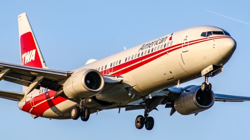 Photo of N915NN - American Airlines Boeing 737-800 at DCA on AeroXplorer Aviation Database