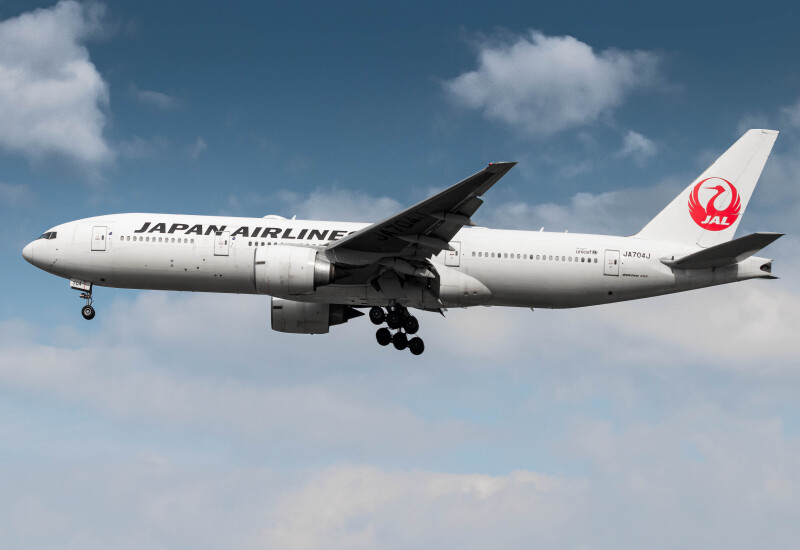 Photo of JA704J - Japan Airlines Boeing 777-200 at SIN on AeroXplorer Aviation Database