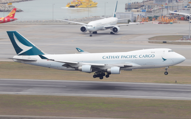 Photo of B-LIB - Cathay Pacific Boeing 747-400 at HKG on AeroXplorer Aviation Database