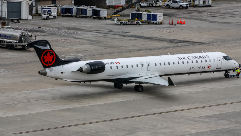 Photo of C-FJZN - Air Canada Express Mitsubishi CRJ-700 at IAH on AeroXplorer Aviation Database