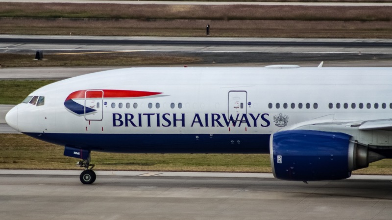 Photo of G-YMMK - British Airways Boeing 777-200 at IAH on AeroXplorer Aviation Database