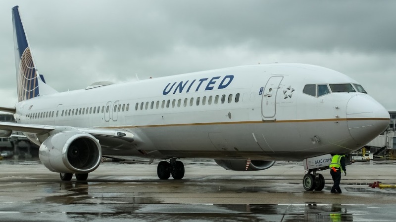 Photo of N34460 - United Airlines Boeing 737-900 at IAD on AeroXplorer Aviation Database