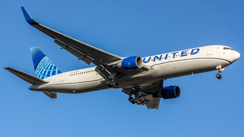 Photo of N656UA - United Airlines Boeing 767-300 at IAD on AeroXplorer Aviation Database
