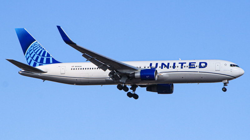 Photo of N654UA - United Airlines Boeing 767-300 at IAD on AeroXplorer Aviation Database