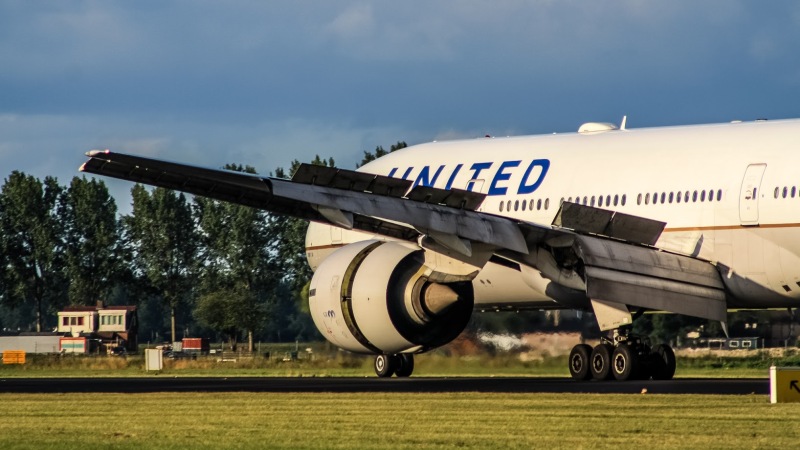 Photo of N77006 - United Airlines Boeing 777-200 at AMS on AeroXplorer Aviation Database