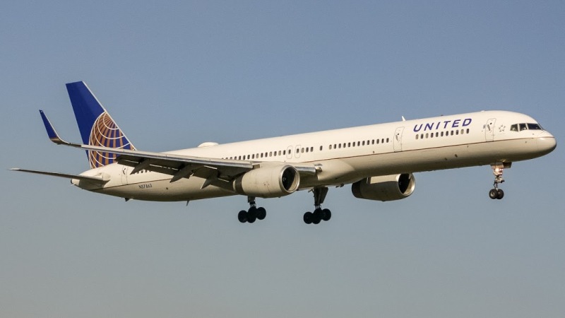 Photo of N57863 - United Airlines Boeing 757-300 at DCA on AeroXplorer Aviation Database