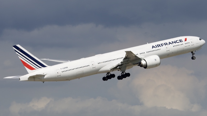 Photo of F-GZNB - Air France Boeing 777-300ER at IAH on AeroXplorer Aviation Database