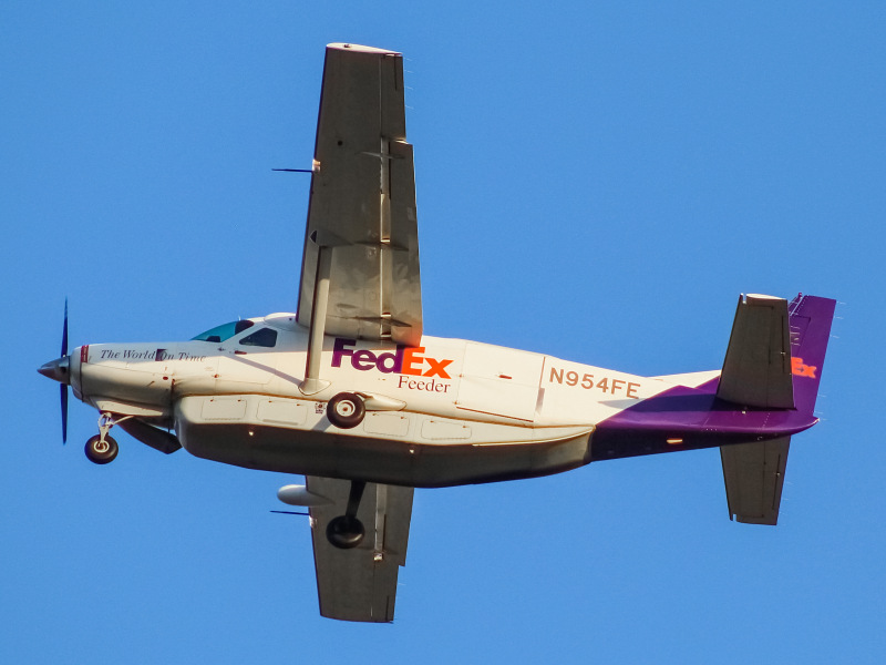 Photo of N954FE - FedEx Cessna 208 Caravan at MKE on AeroXplorer Aviation Database