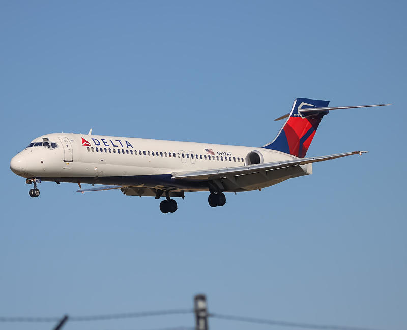 Photo of N927AT - Delta Airlines Boeing 717-200 at PHL on AeroXplorer Aviation Database