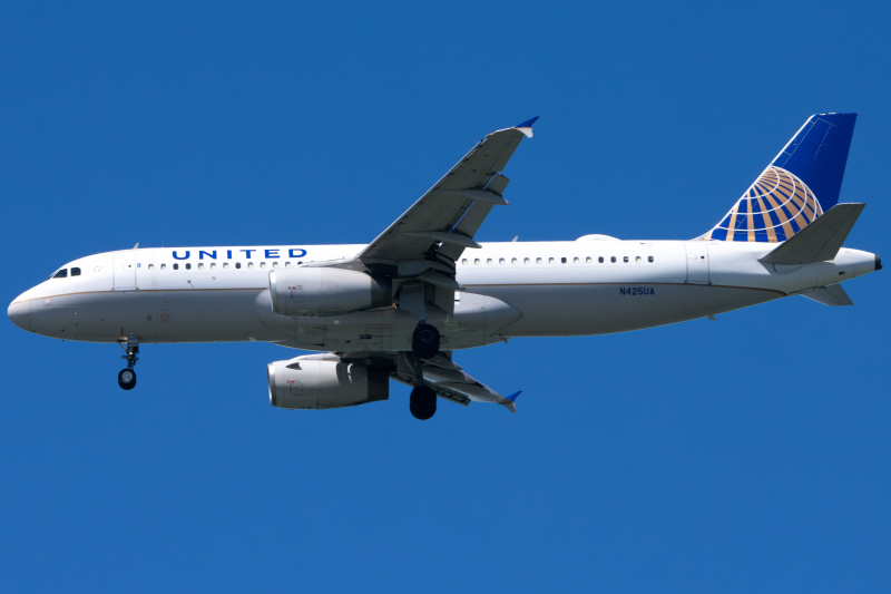 Photo of N425UA - United Airlines Airbus A320 at SFO on AeroXplorer Aviation Database