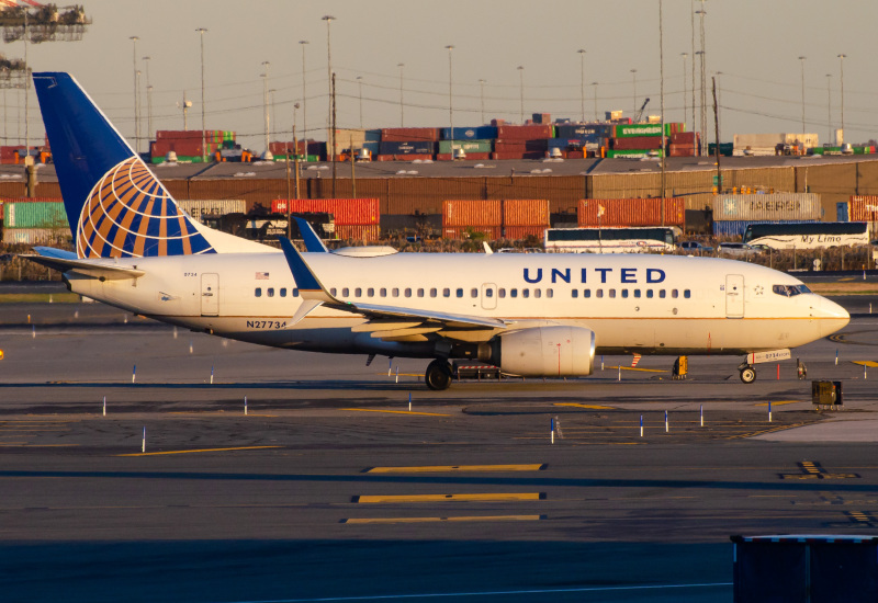 Photo of N27734 - United Airlines Boeing 737-700 at EWR on AeroXplorer Aviation Database