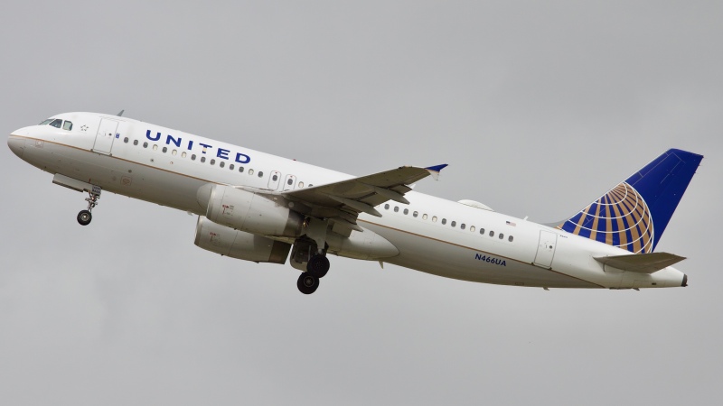Photo of N466UA - United Airlines Airbus A320 at IAH on AeroXplorer Aviation Database