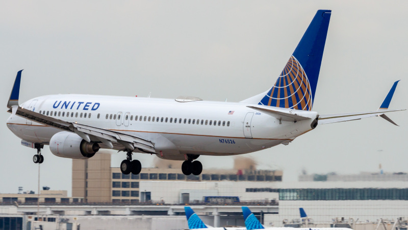 Photo of N76526 - United Airlines Boeing 737-800 at IAH on AeroXplorer Aviation Database