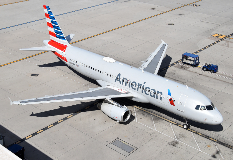 Photo of N664AW - American Airlines Airbus A320 at PHX on AeroXplorer Aviation Database