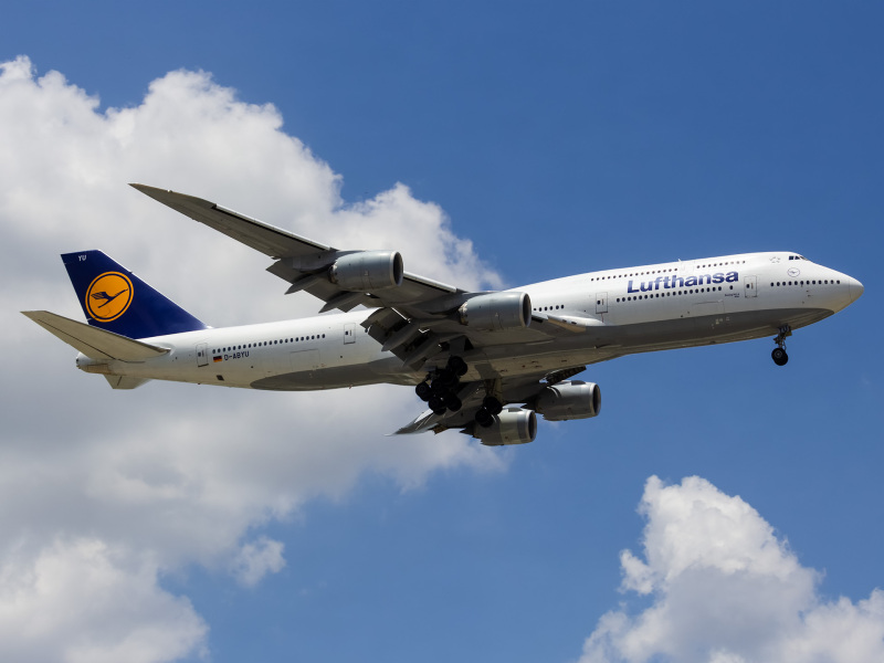 Photo of D-ABYU - Lufthansa Boeing 747-8i at IAH on AeroXplorer Aviation Database