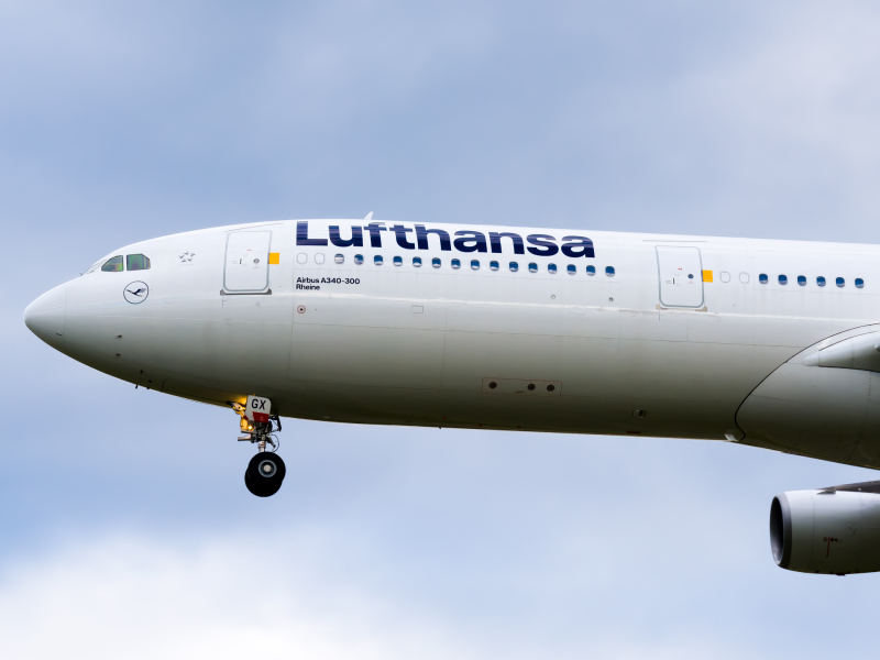 Photo of D-AIGX - Lufthansa Airbus A340-300 at IAD on AeroXplorer Aviation Database