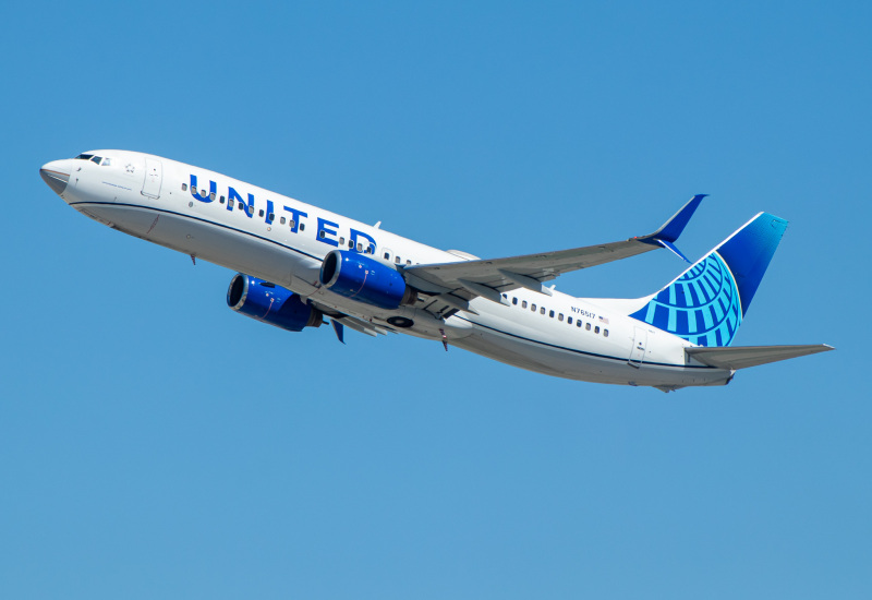 Photo of N76517 - United Airlines Boeing 737-800 at LAX on AeroXplorer Aviation Database