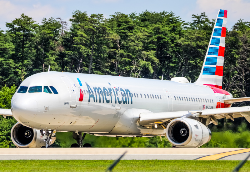 Photo of N545UW - American Airlines Airbus A321-200 at BWI on AeroXplorer Aviation Database