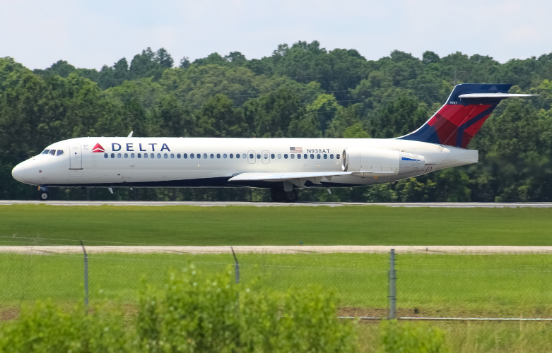 Photo of N938AT - Delta Airlines Boeing 717-200 at SAV on AeroXplorer Aviation Database