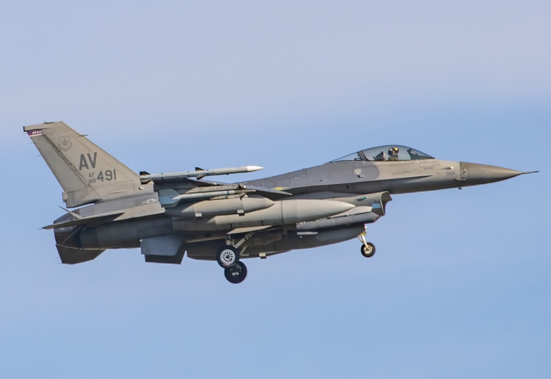 Photo of 88-0491 - USAF - United States Air Force General Dynamics F-16 Fighting Falcon at WRI on AeroXplorer Aviation Database