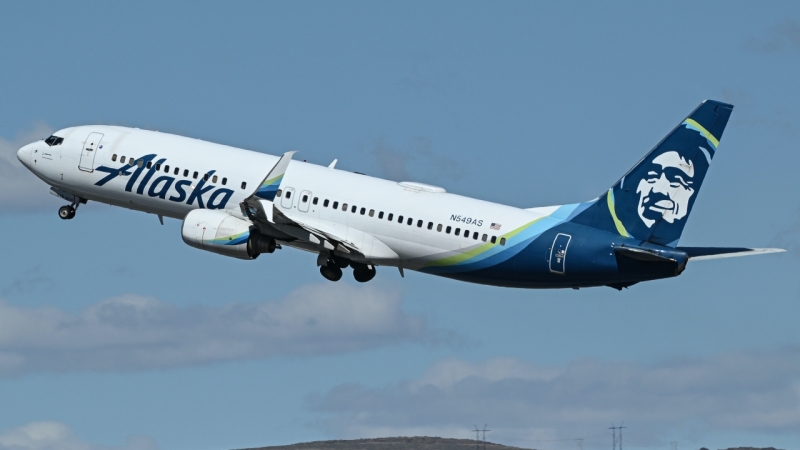 Photo of N549AS - Alaska Airlines Boeing 737-800 at RNO on AeroXplorer Aviation Database